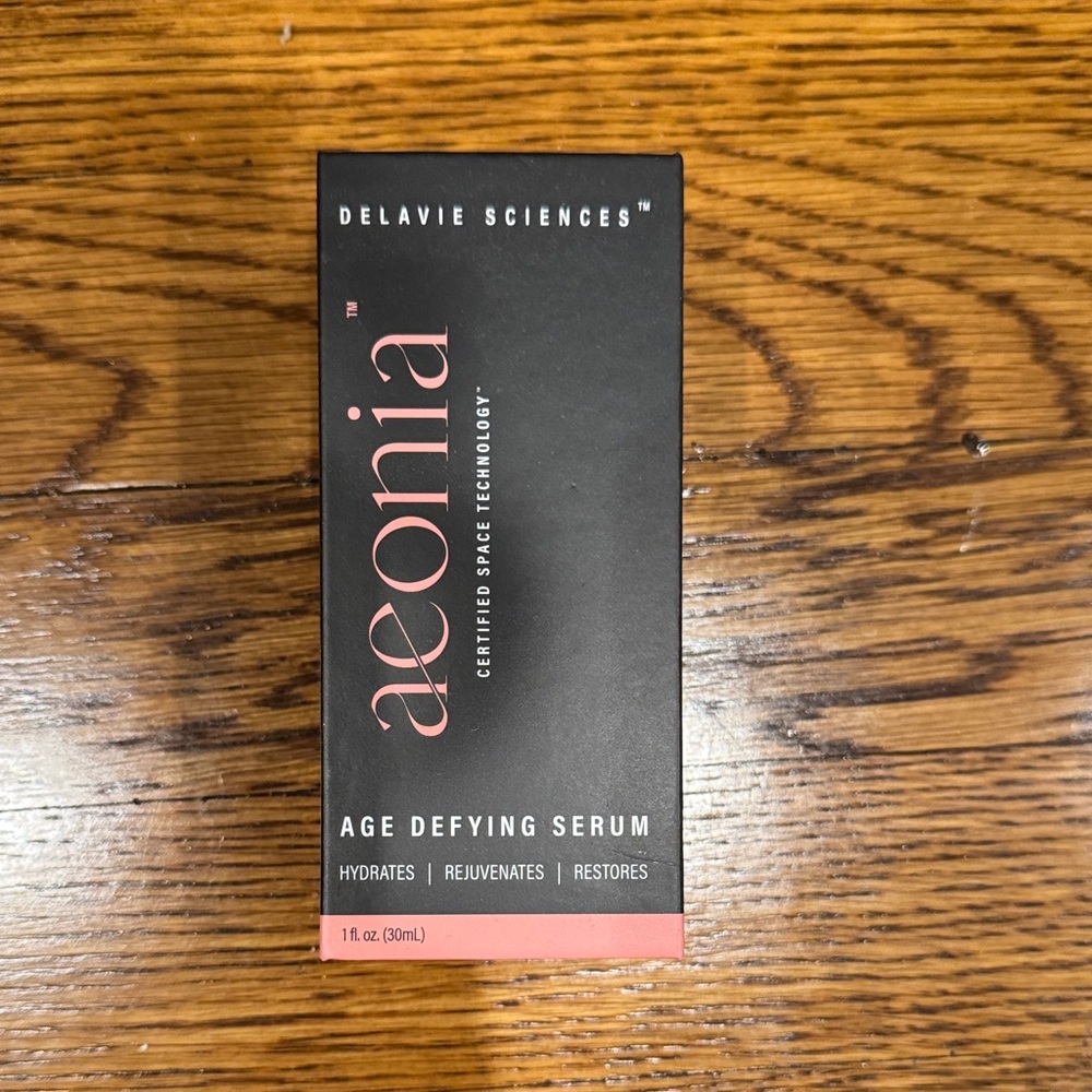 Aeonia Age Defying Serum - Black and Pink